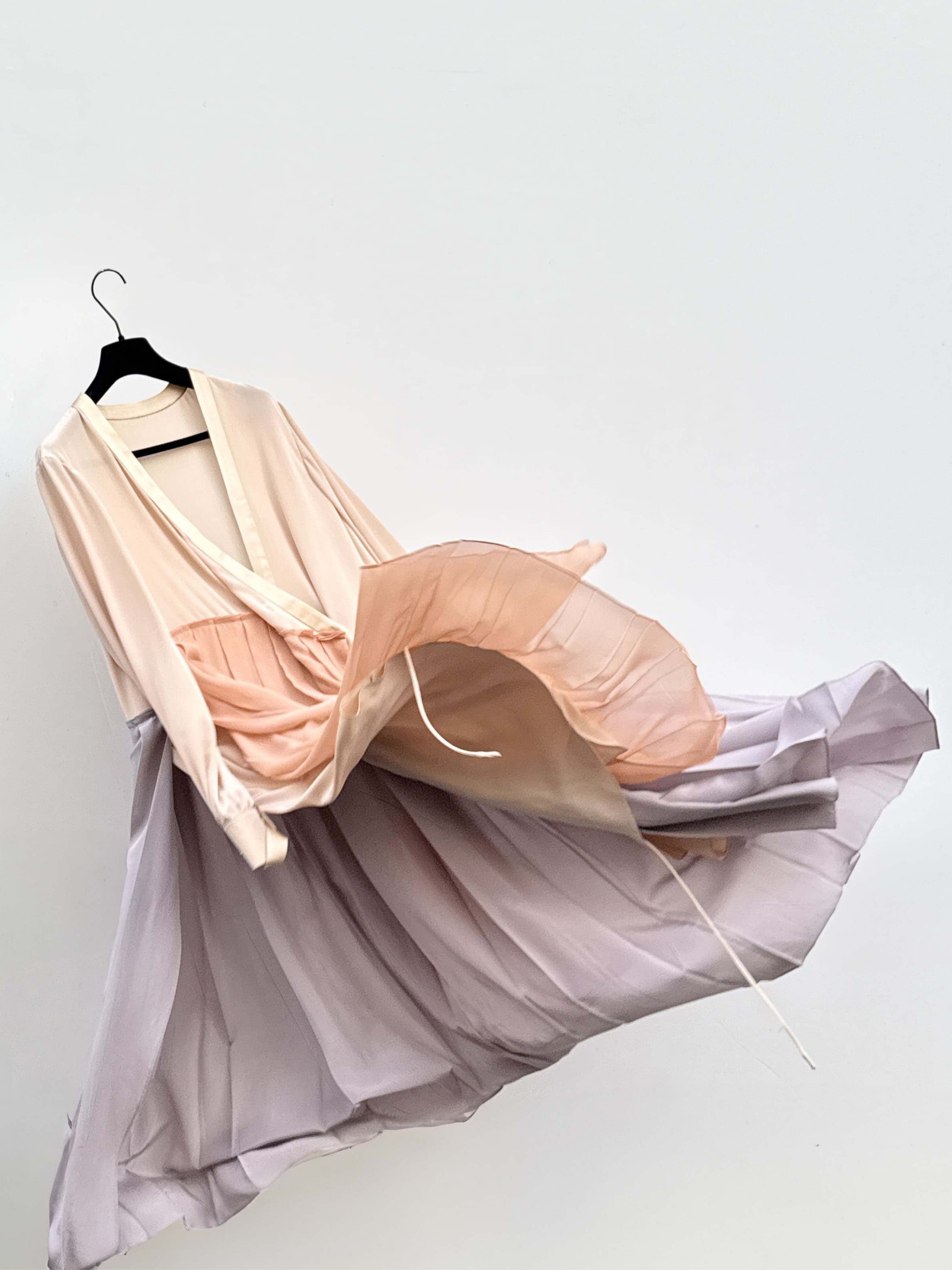 BRODGAR — Robe plissée en soie nude et lilas