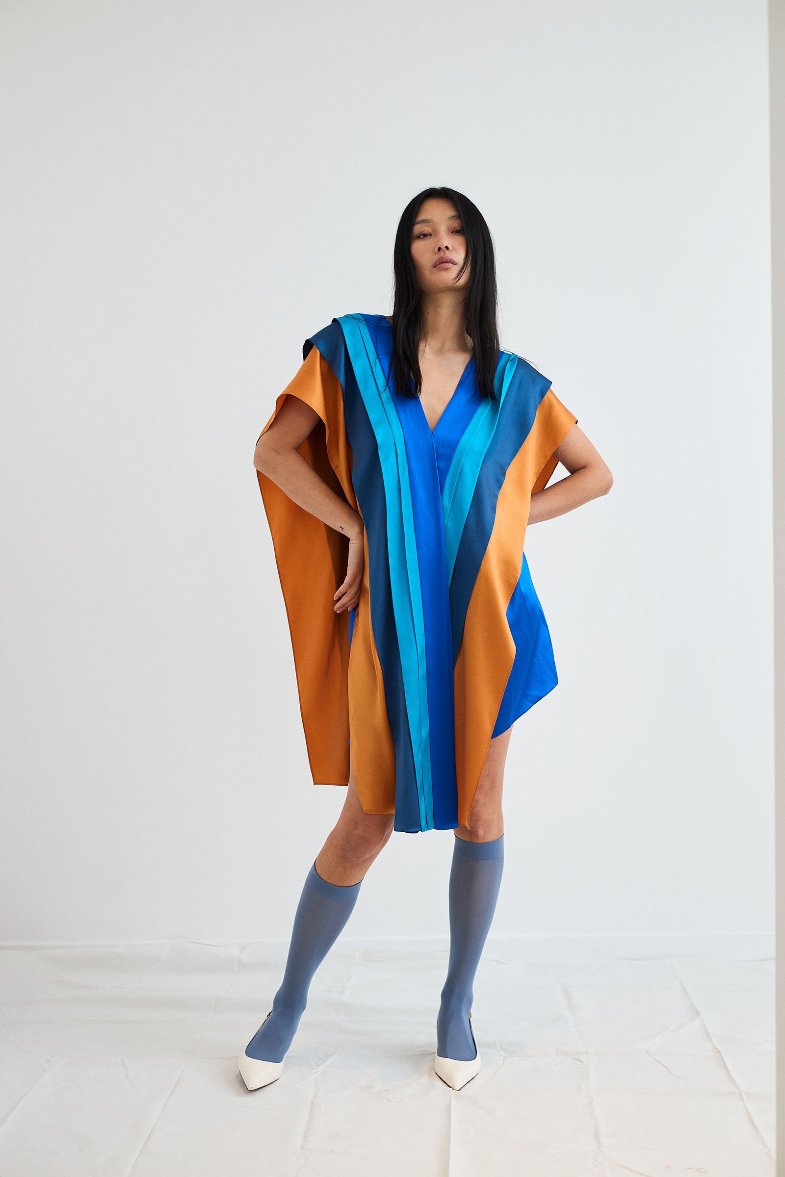 CHAVELA 일렉트릭 블루 - 실크 플리츠 드레스