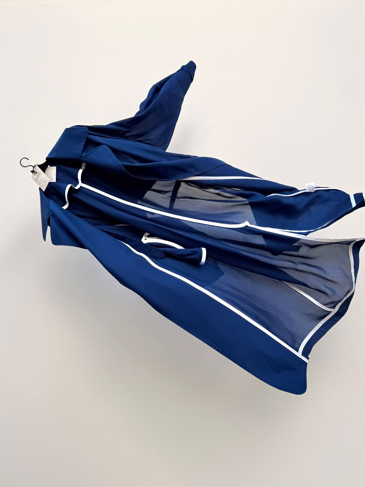 CONCORDE B — Trench long en soie myrtille