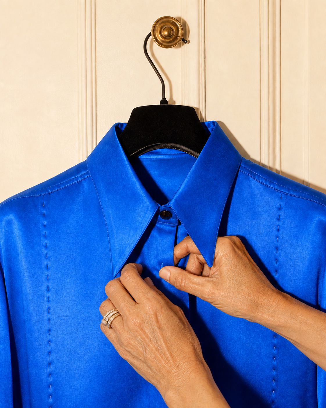 Lock - Silk Shirt in Electric Blue