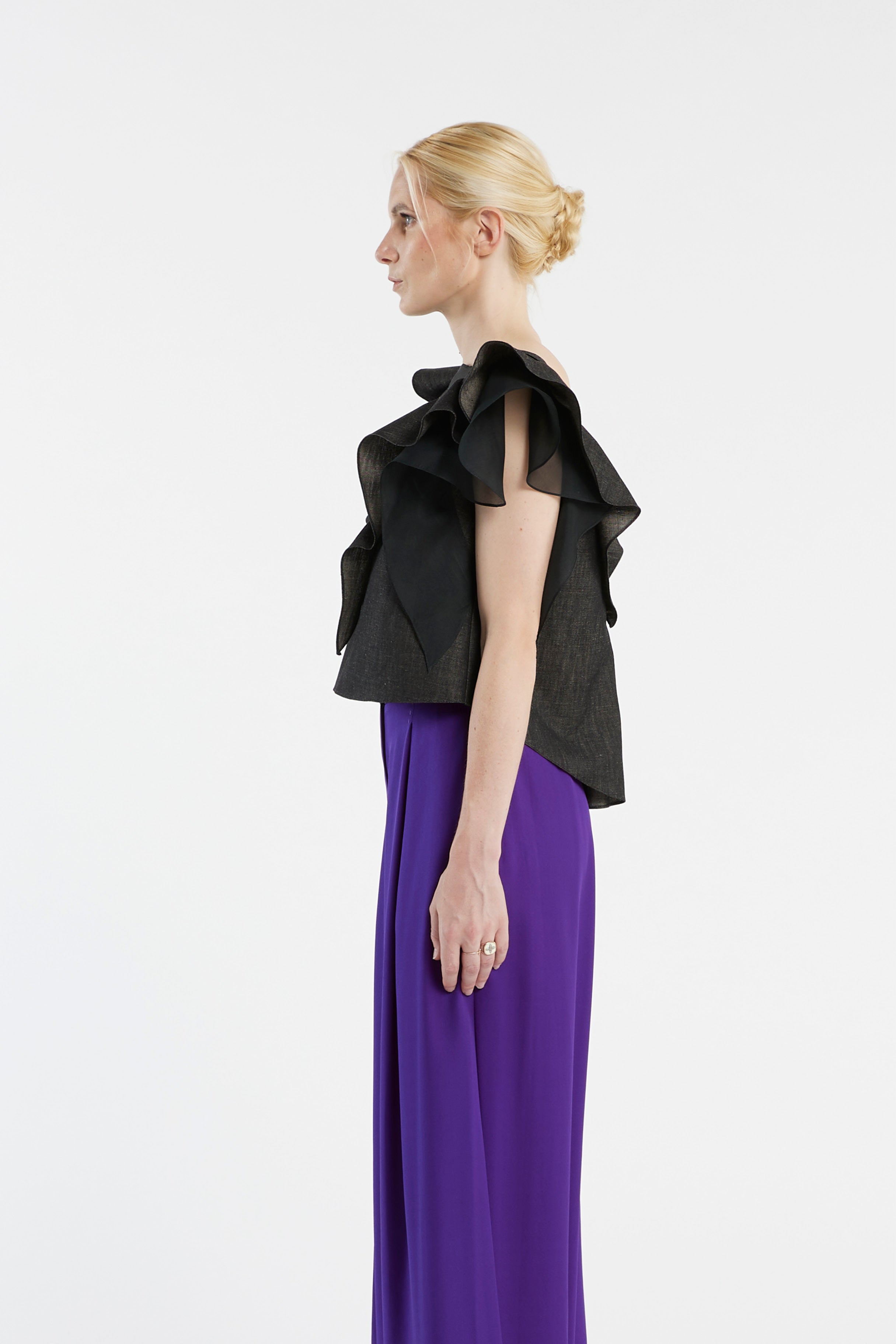 BUTTERFLY denim - ruffled black top