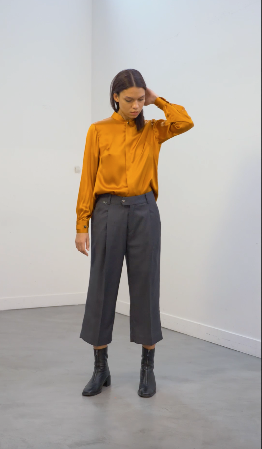 SKY B ochre satin silk Lucie Brochard.vō Sandra Oh