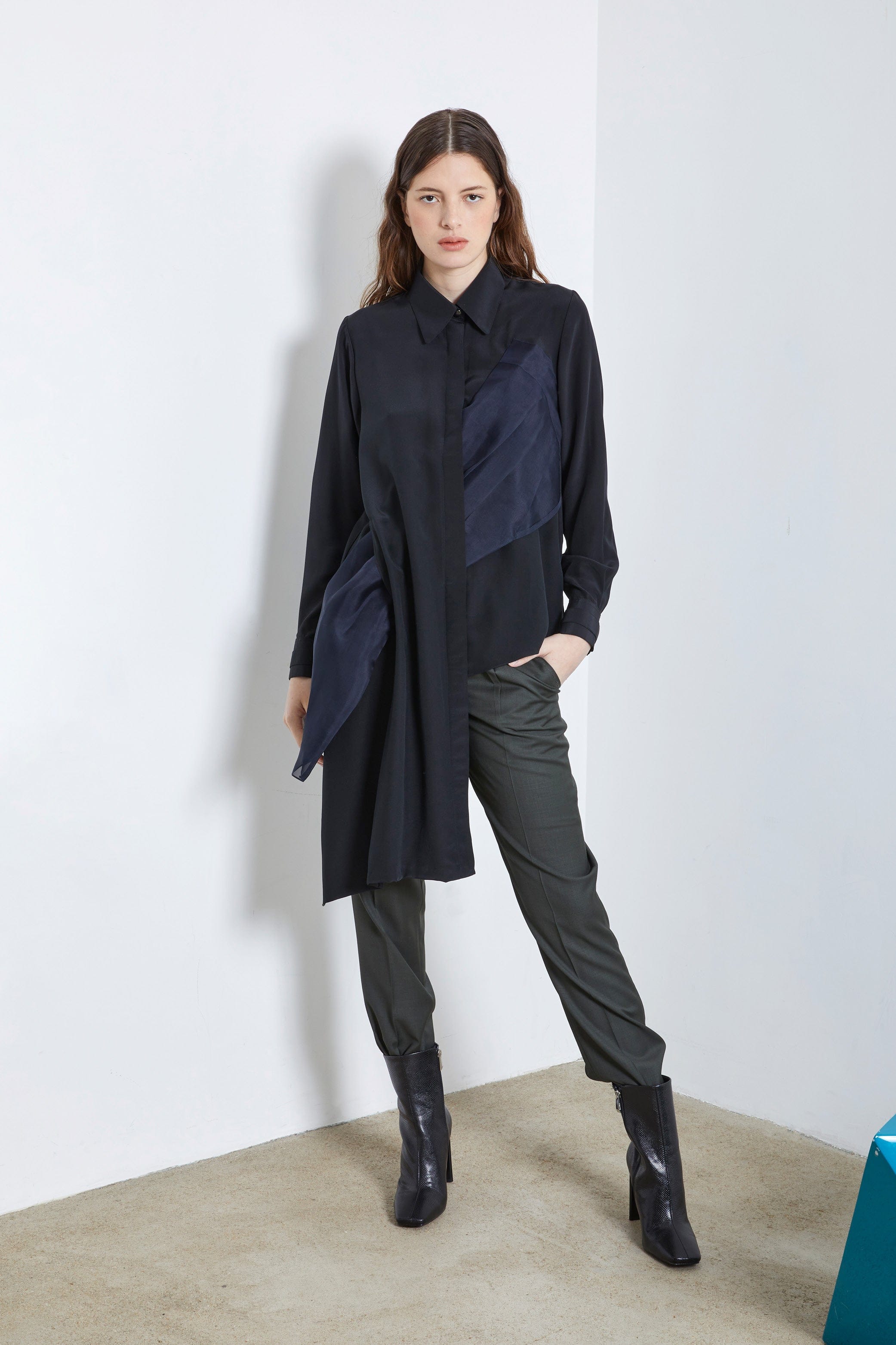 MABILLON black - asymmetrical silk shirt