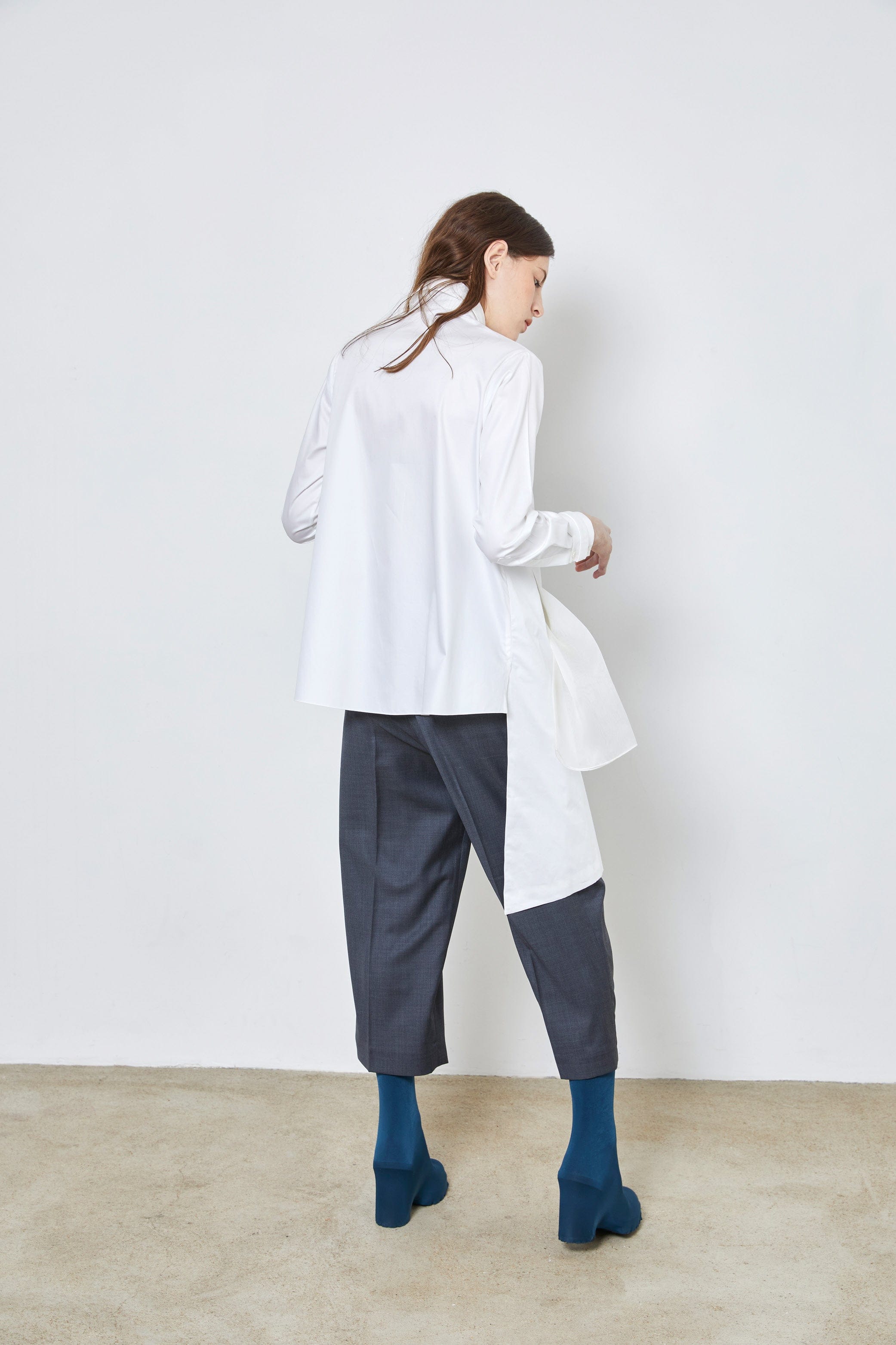 MABILLON white - asymmetrical cotton shirt