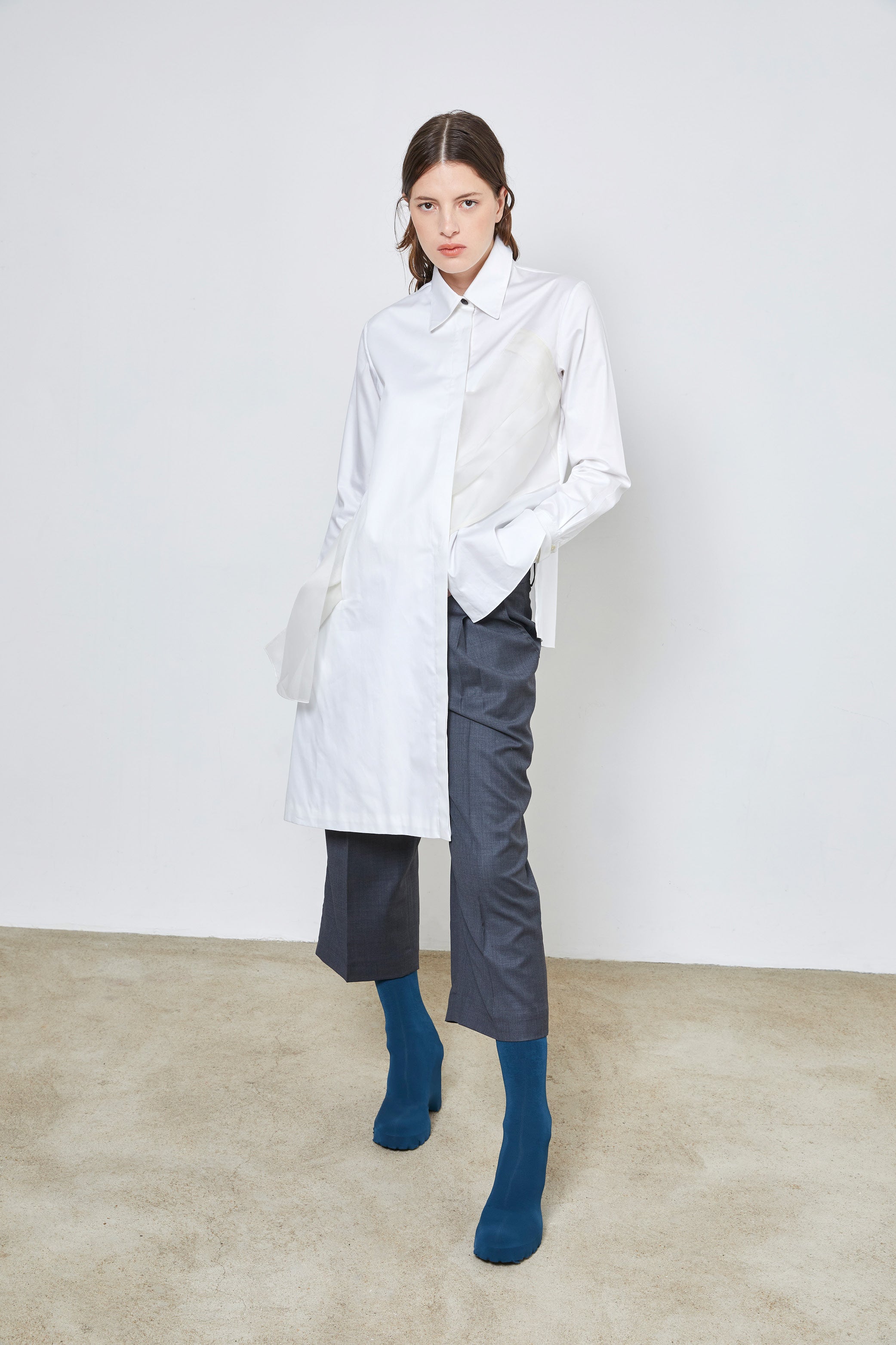 MABILLON white - asymmetrical cotton shirt