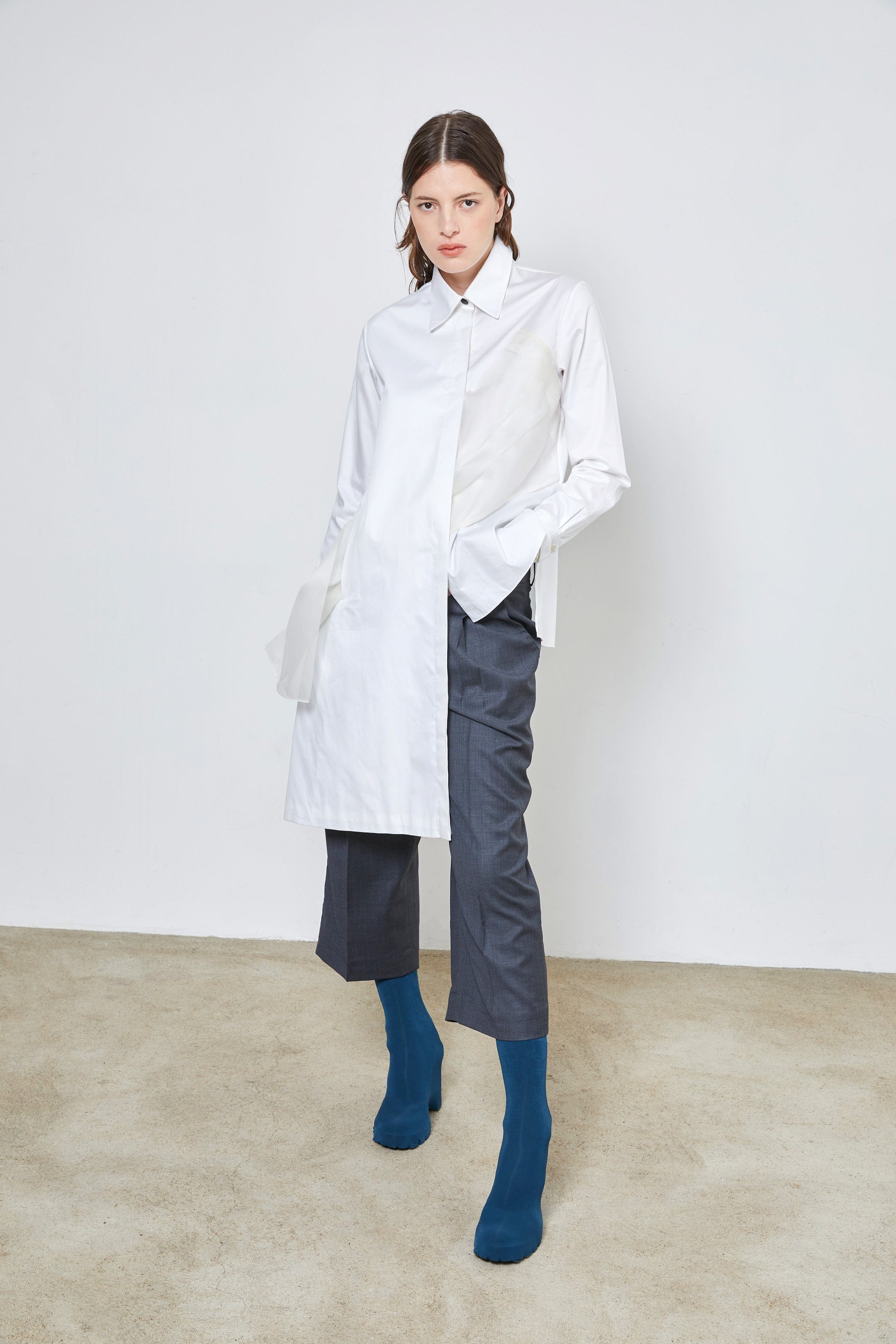 MABILLON white - asymmetrical cotton shirt