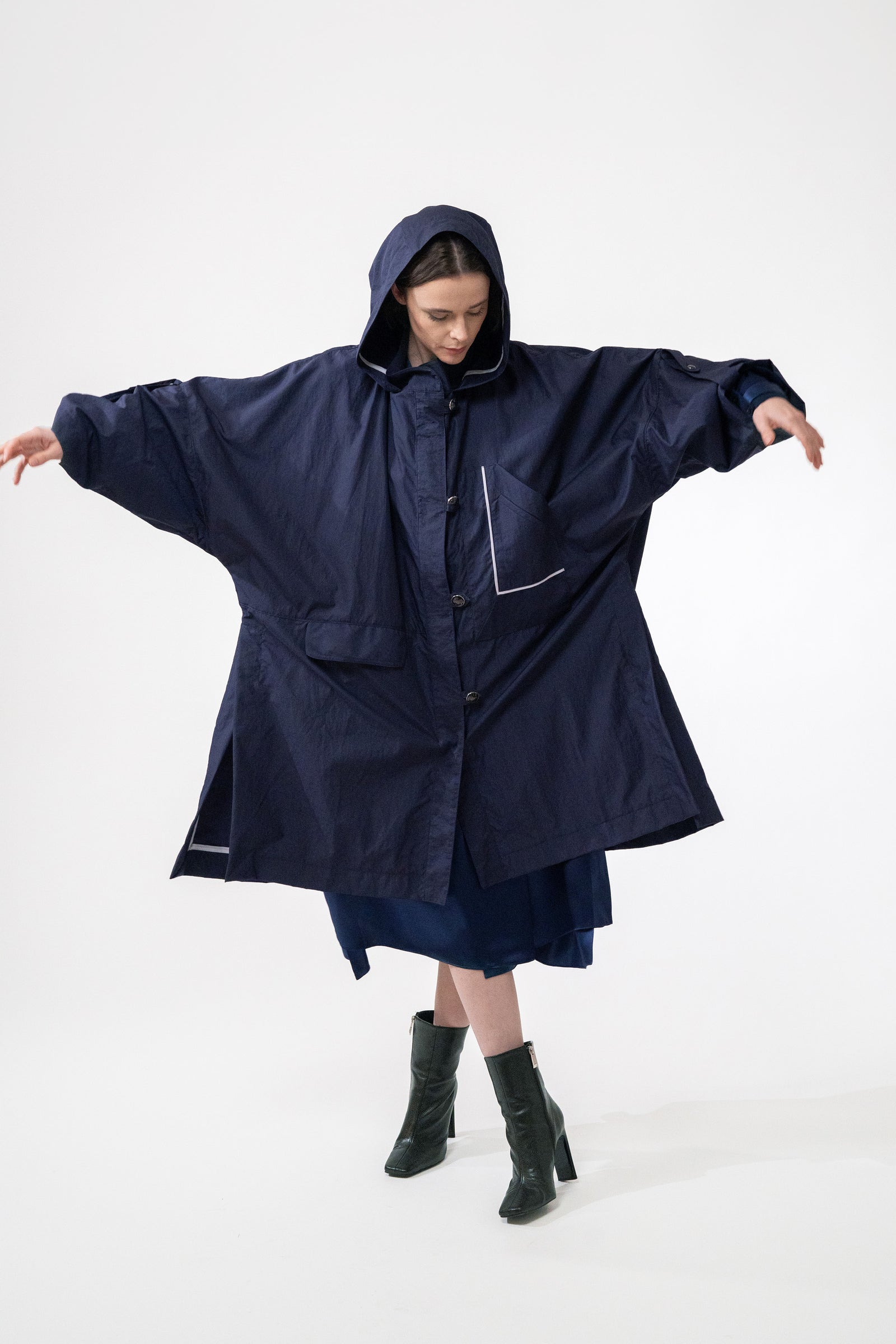 MAYA navy blue nylon water repellent unisex raincoat Lucie Brochard.vo