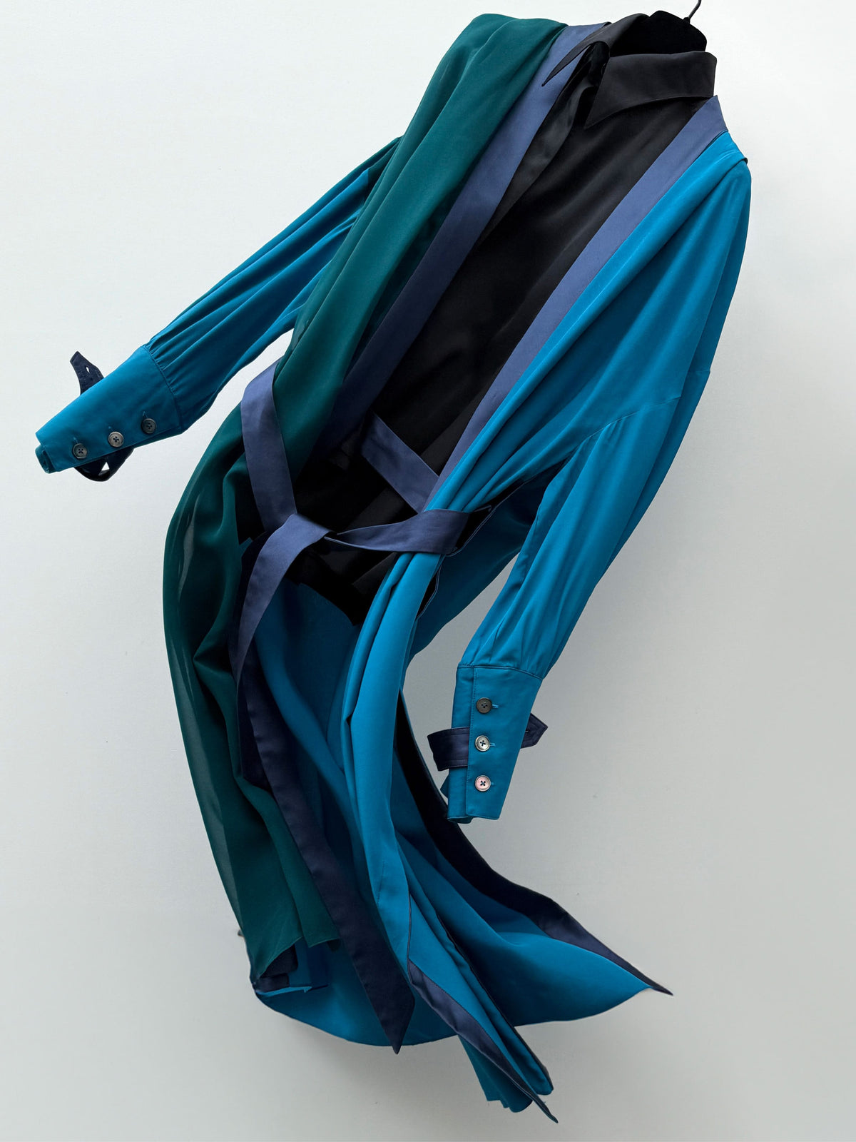 TOUCAN — Robe portefeuille en soie transparente bleu indien