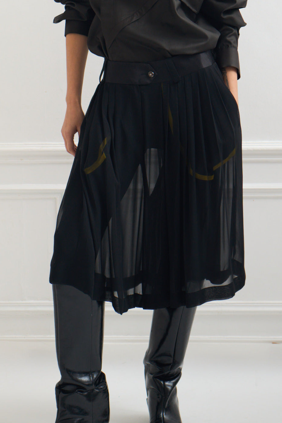 Obsidian - Silk Wide Leg Bermuda in Black