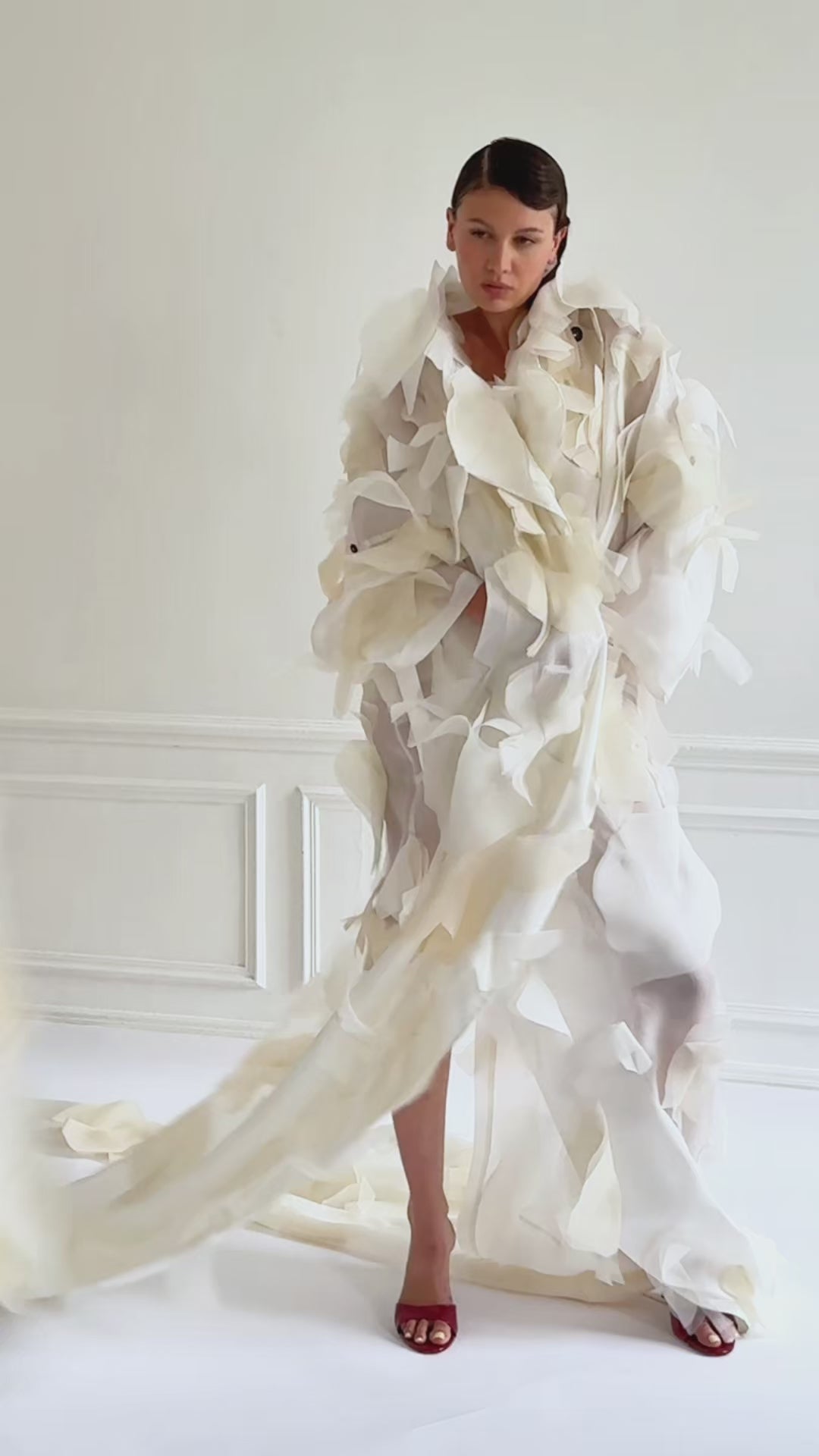HAN LEAF ivory white - silk organza ceremonial coat – Lucie Brochard.võ