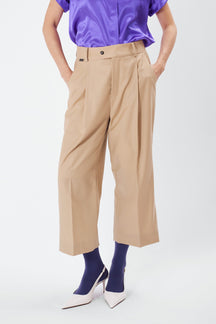Soho - Short Tailored Wool Pants in Beige