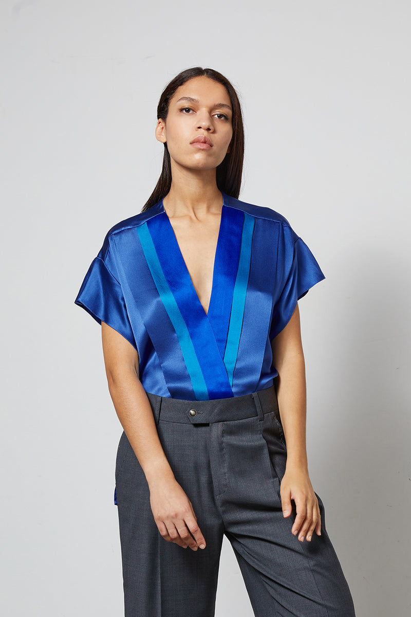 CARMEN blue - graphic pleated top